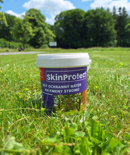 SkinProtect - bílý ochranný nátěr na kmeny stromů (1,5 kg)